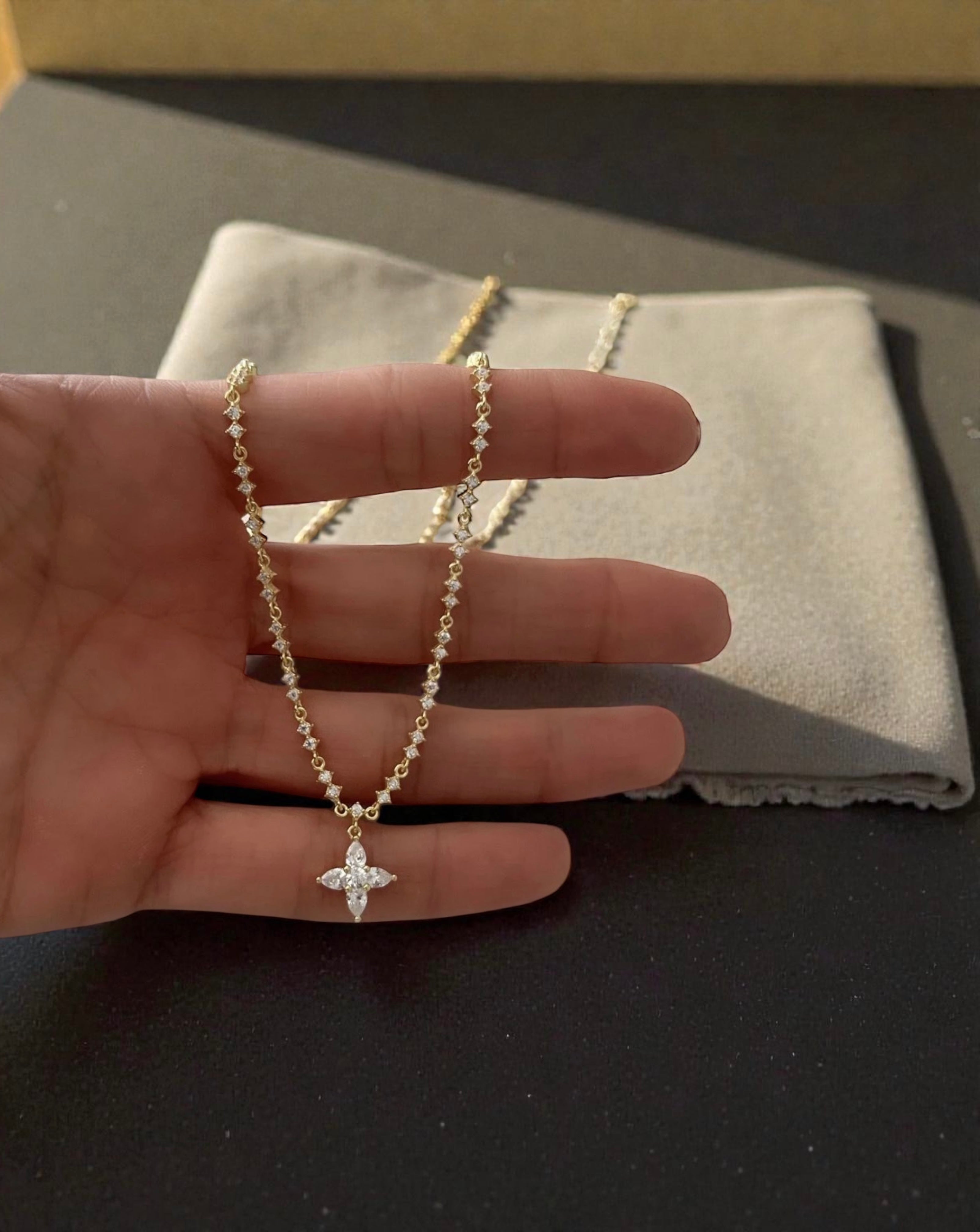 925 Ayar Gümüş Üzeri Altın Kaplama | Çiçek Kolye