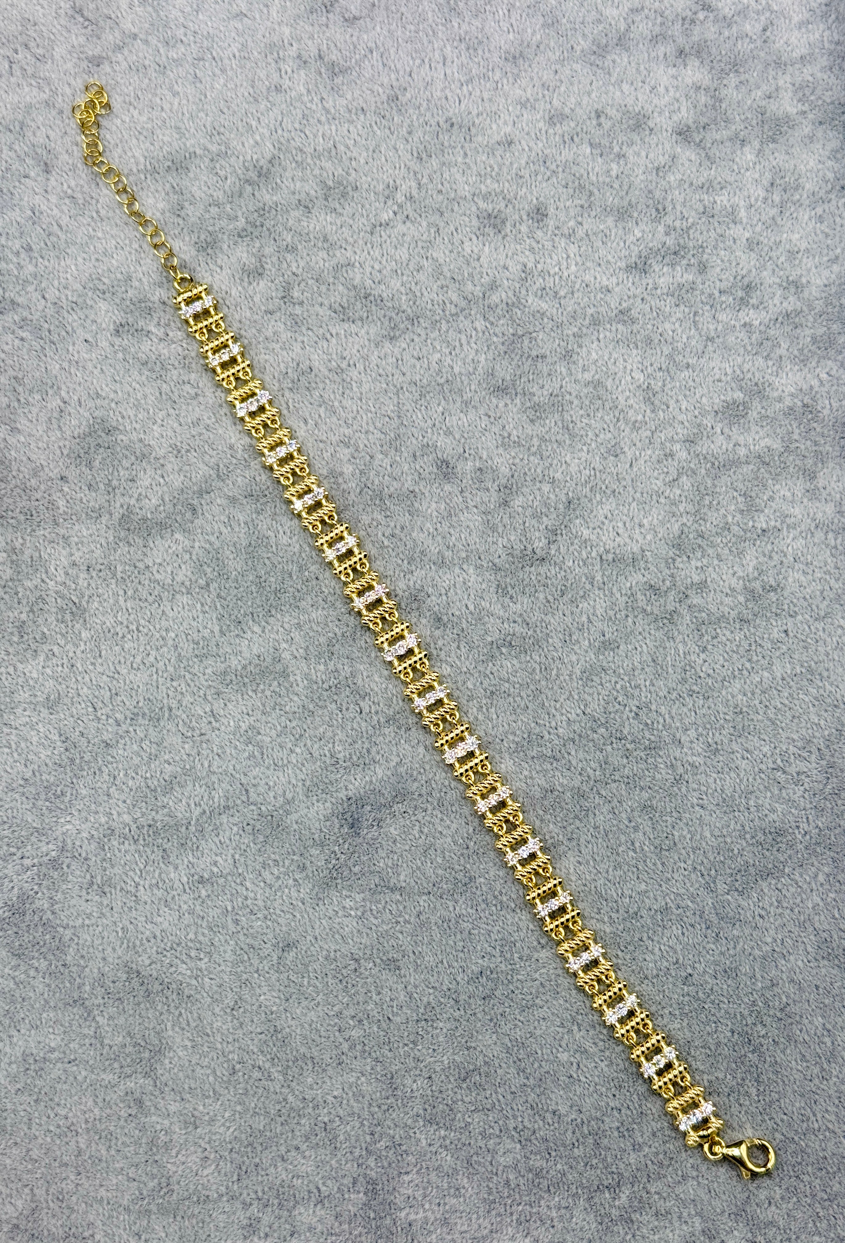 925 Ayar Gümüş Üzeri Altın Kaplama | Hasır Taşlı Bileklik