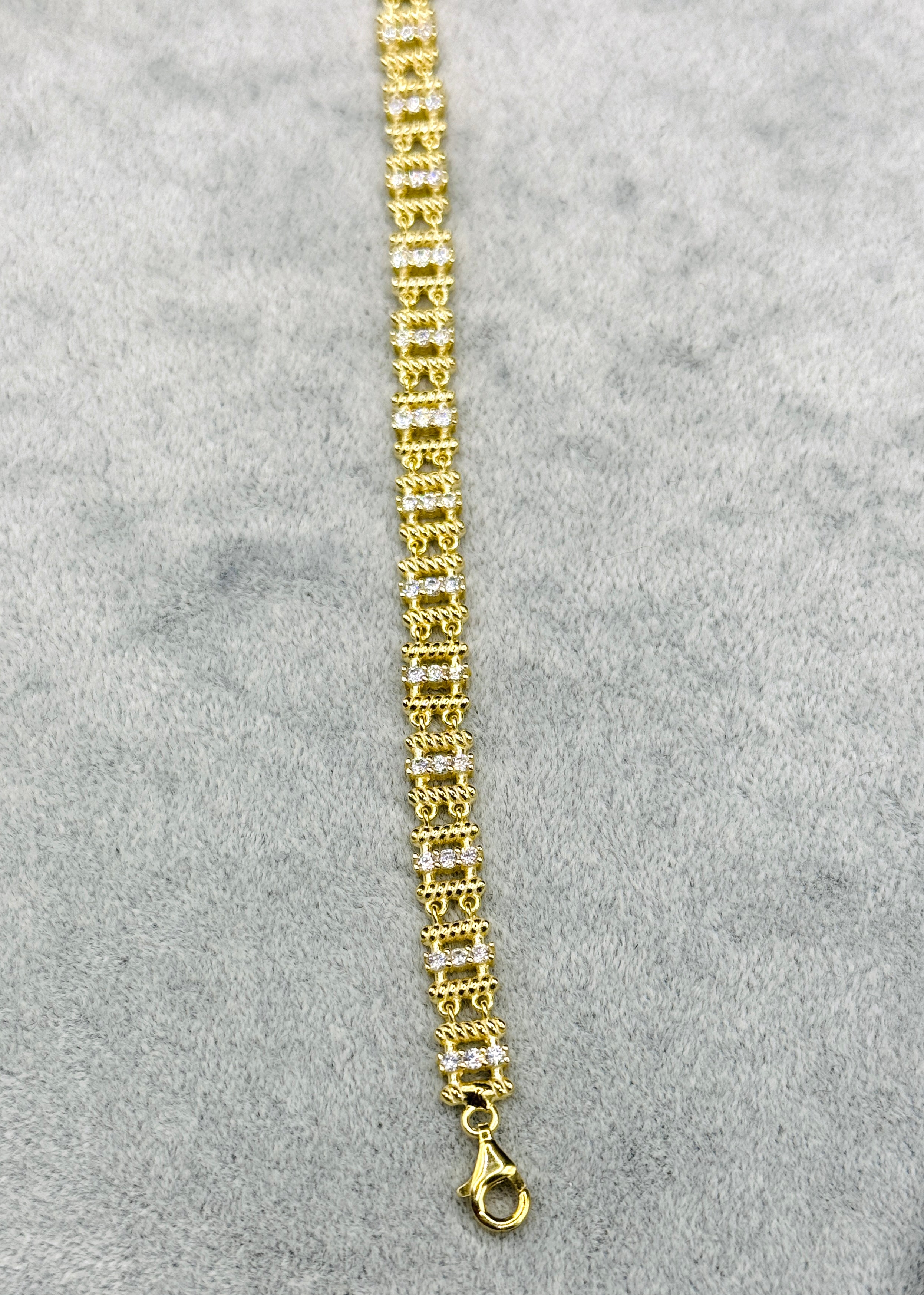 925 Ayar Gümüş Üzeri Altın Kaplama | Hasır Taşlı Bileklik