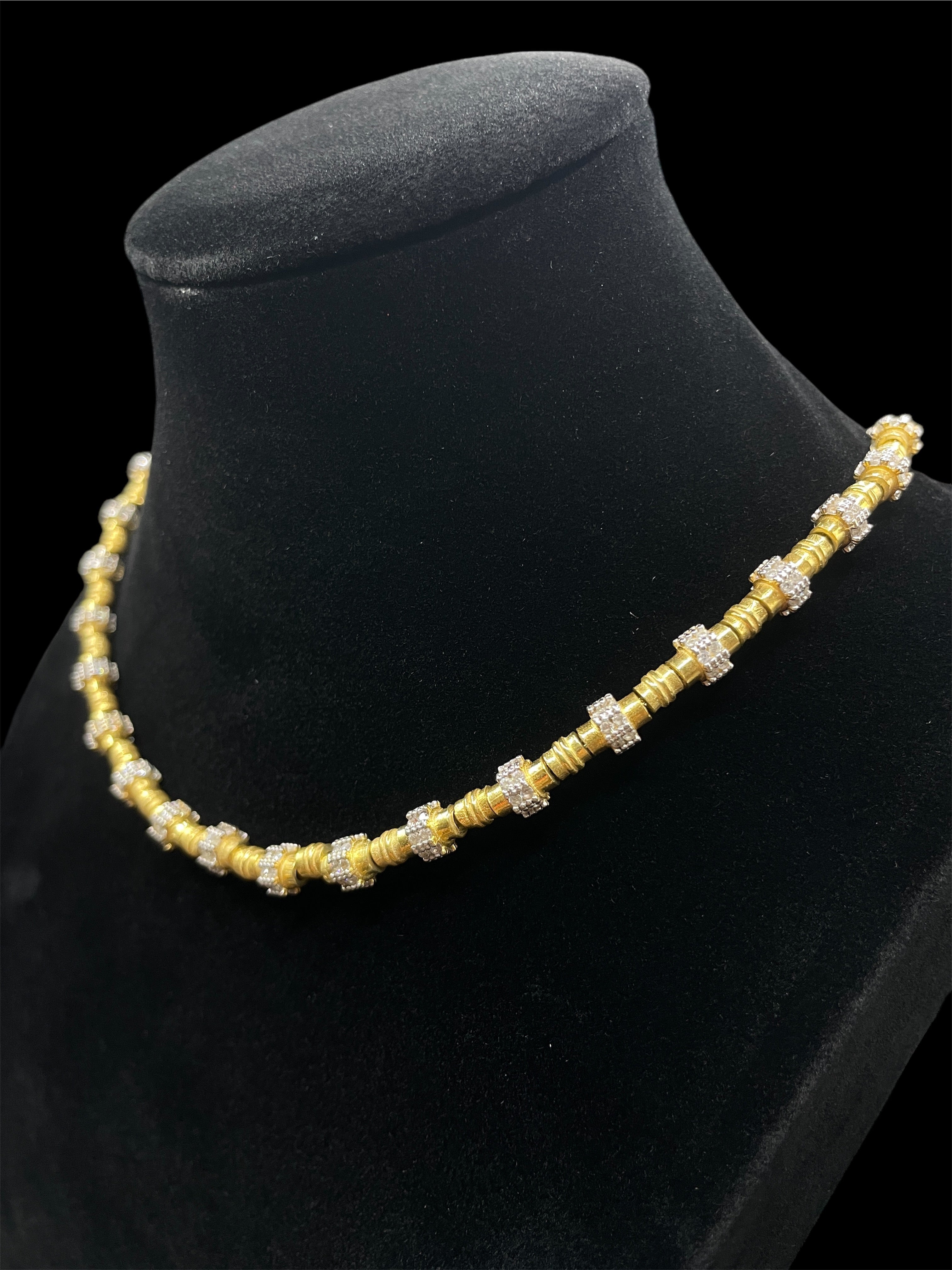 925 Ayar Gümüş Üzeri Altın Kaplama | Işıltı Girdabı Kolye