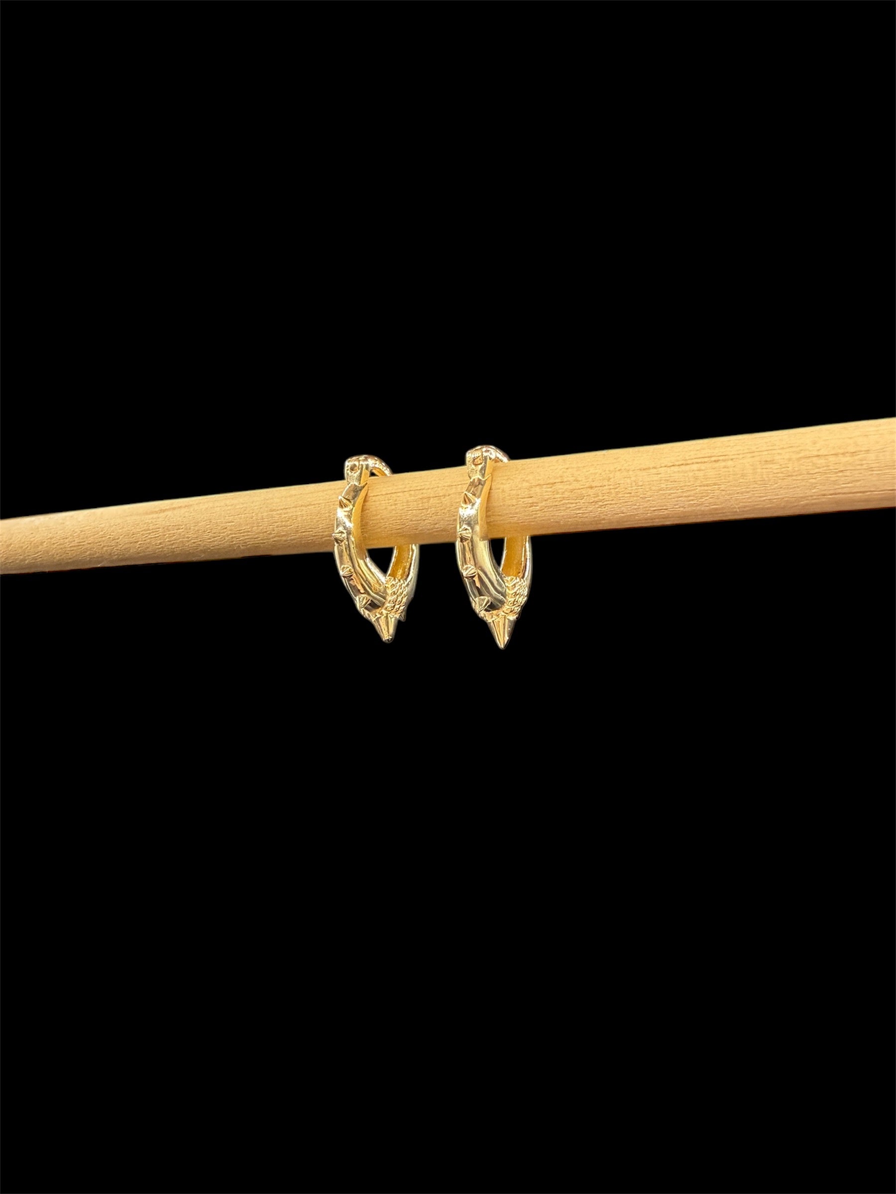 925 Ayar Gümüş Üzeri Altın Kaplama | Işıltılı Kalkan Küpe