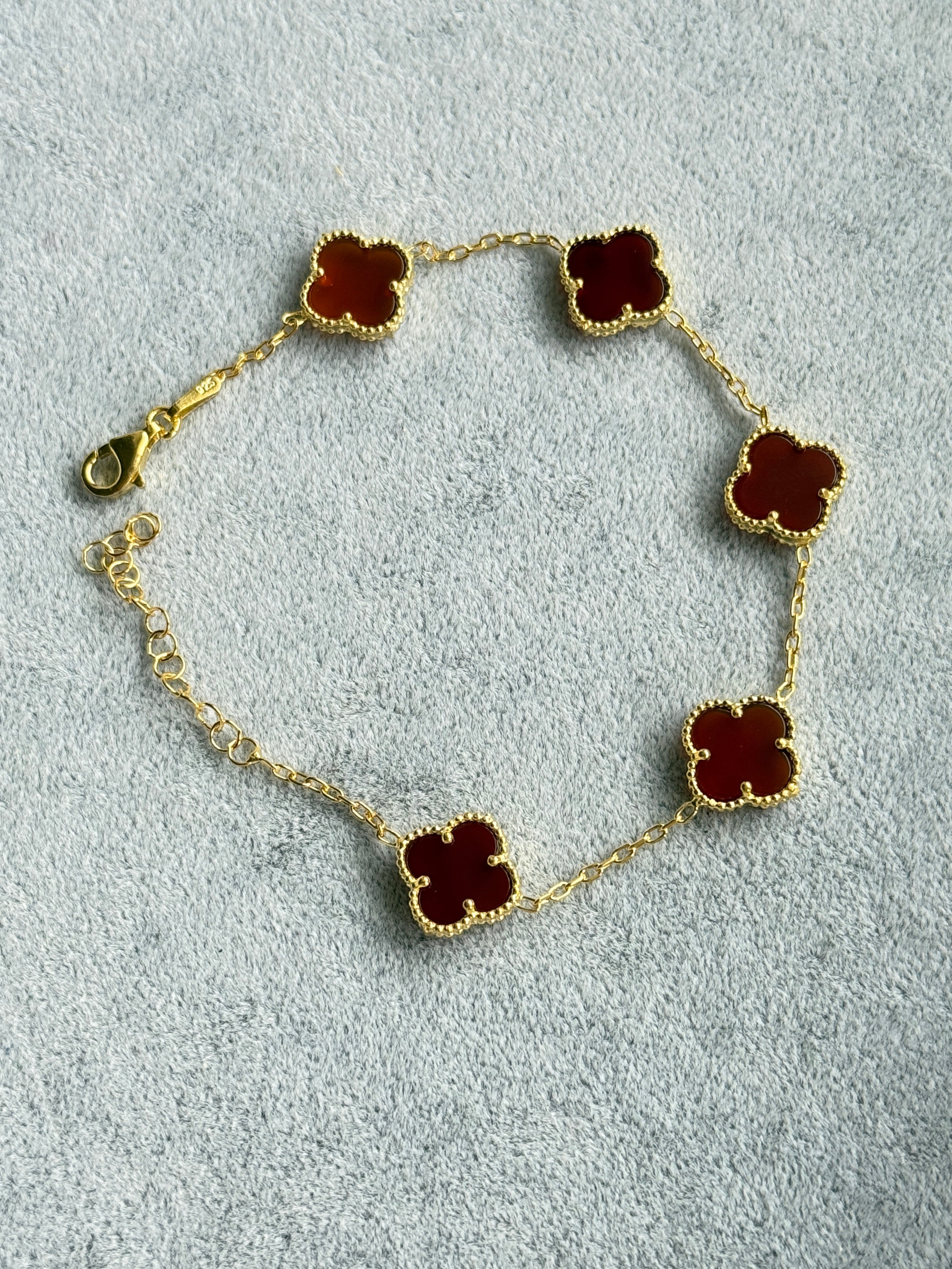 925 Ayar İthal Gümüş Üzeri Altın Kaplama | Marka İthal Bordo Yonca Bileklik