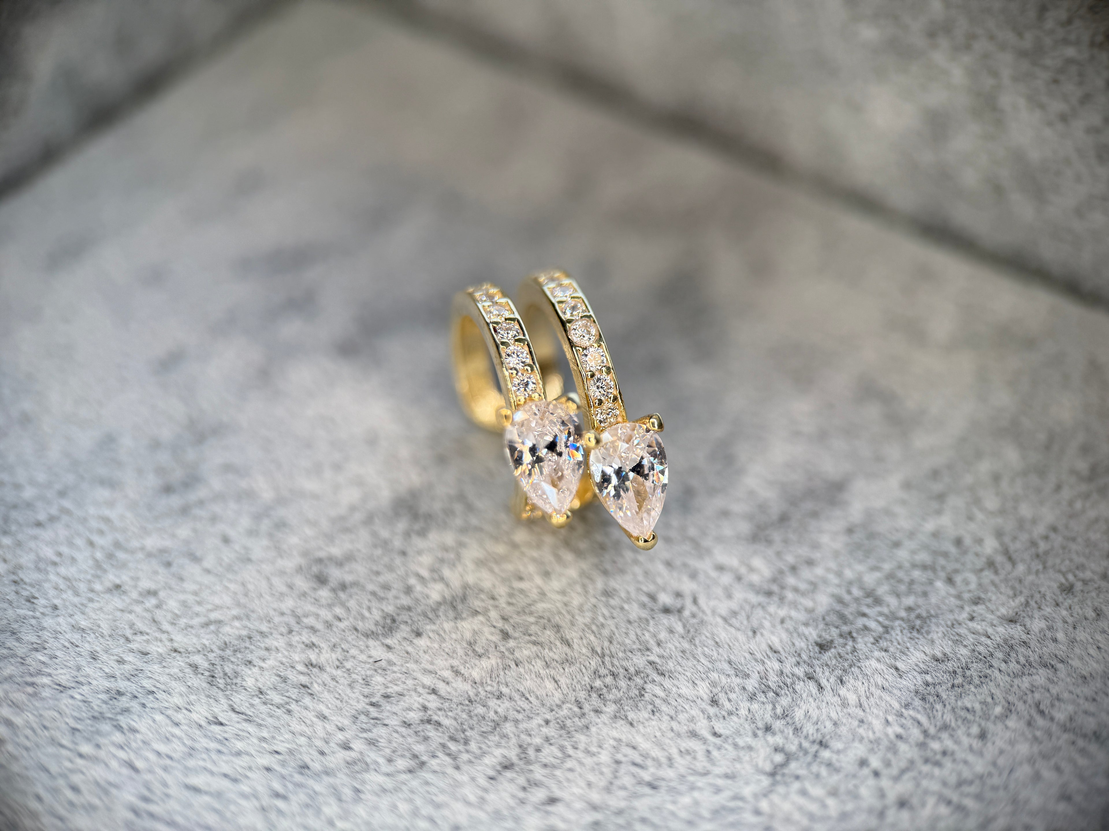 925 Ayar İthal Gümüş Üzeri Altın Kaplama | Damla Taşlı Ear Cuff- Kıkırdak Küpe