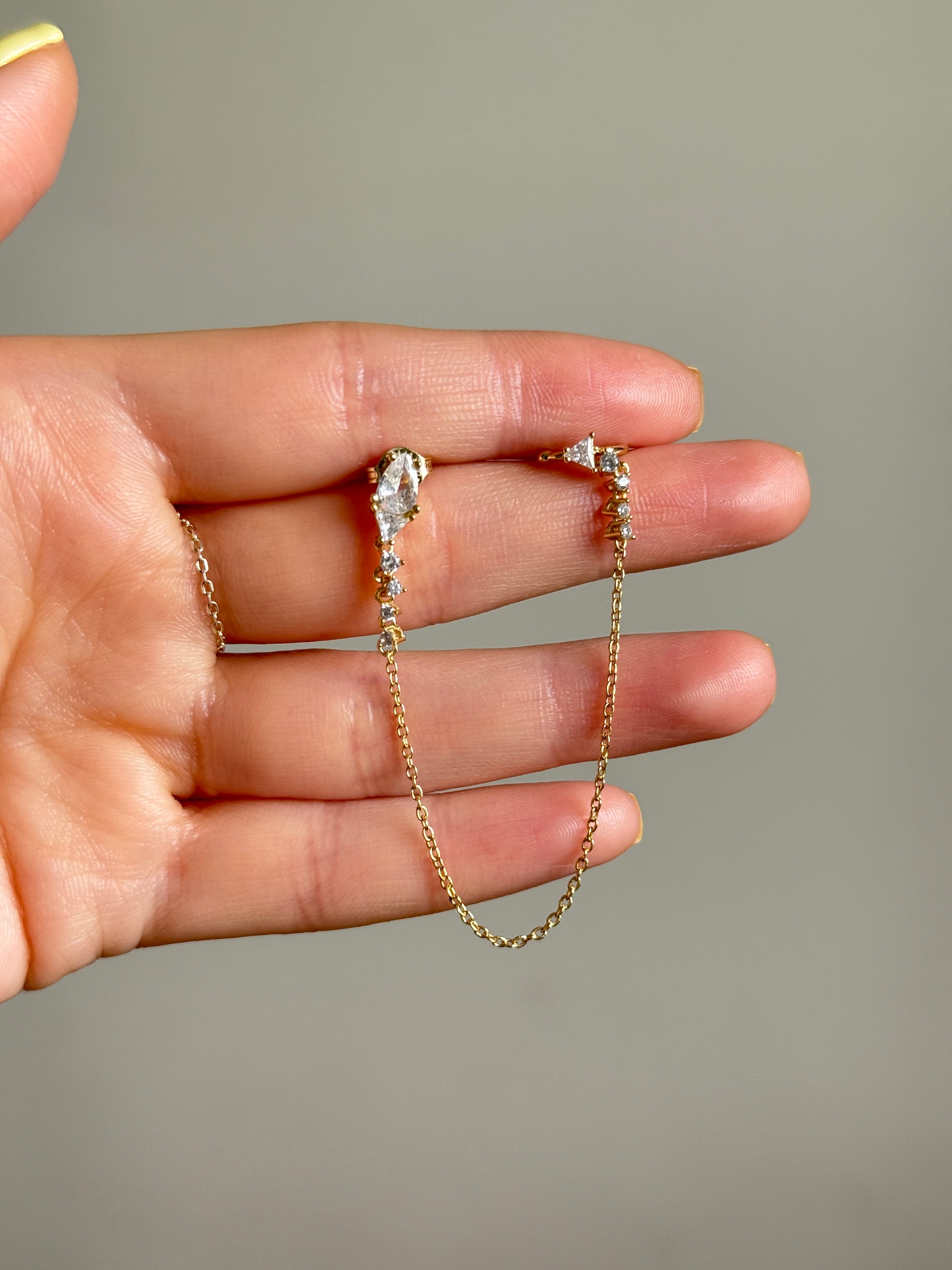 925 Ayar İthal Gümüş Üzeri Altın Kaplama | Damla Taşlı Earcuff'lu Küpe