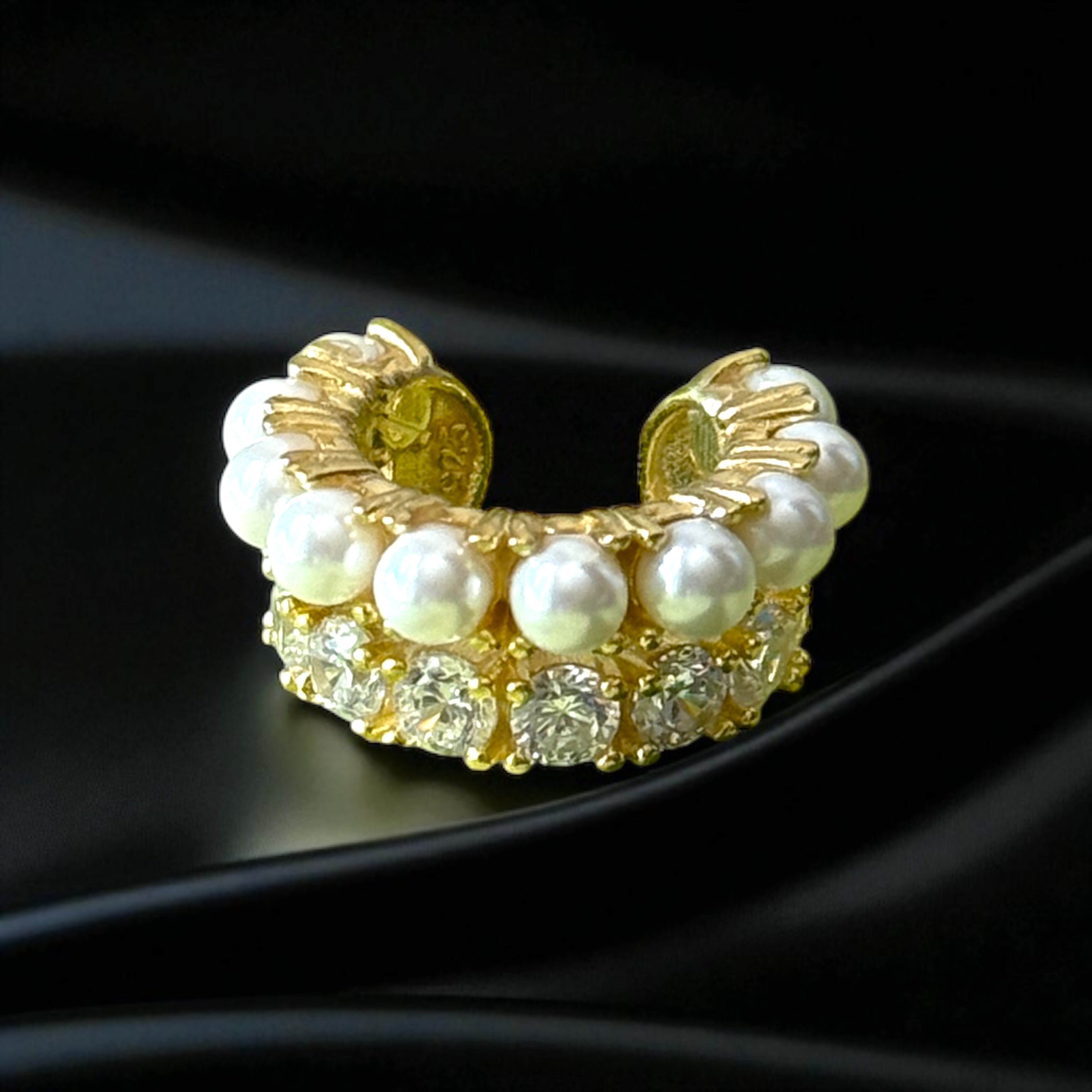 925 Ayar İthal Gümüş Üzeri Altın Kaplama | İnci Taş Kıkırdak Küpe-Earcuff