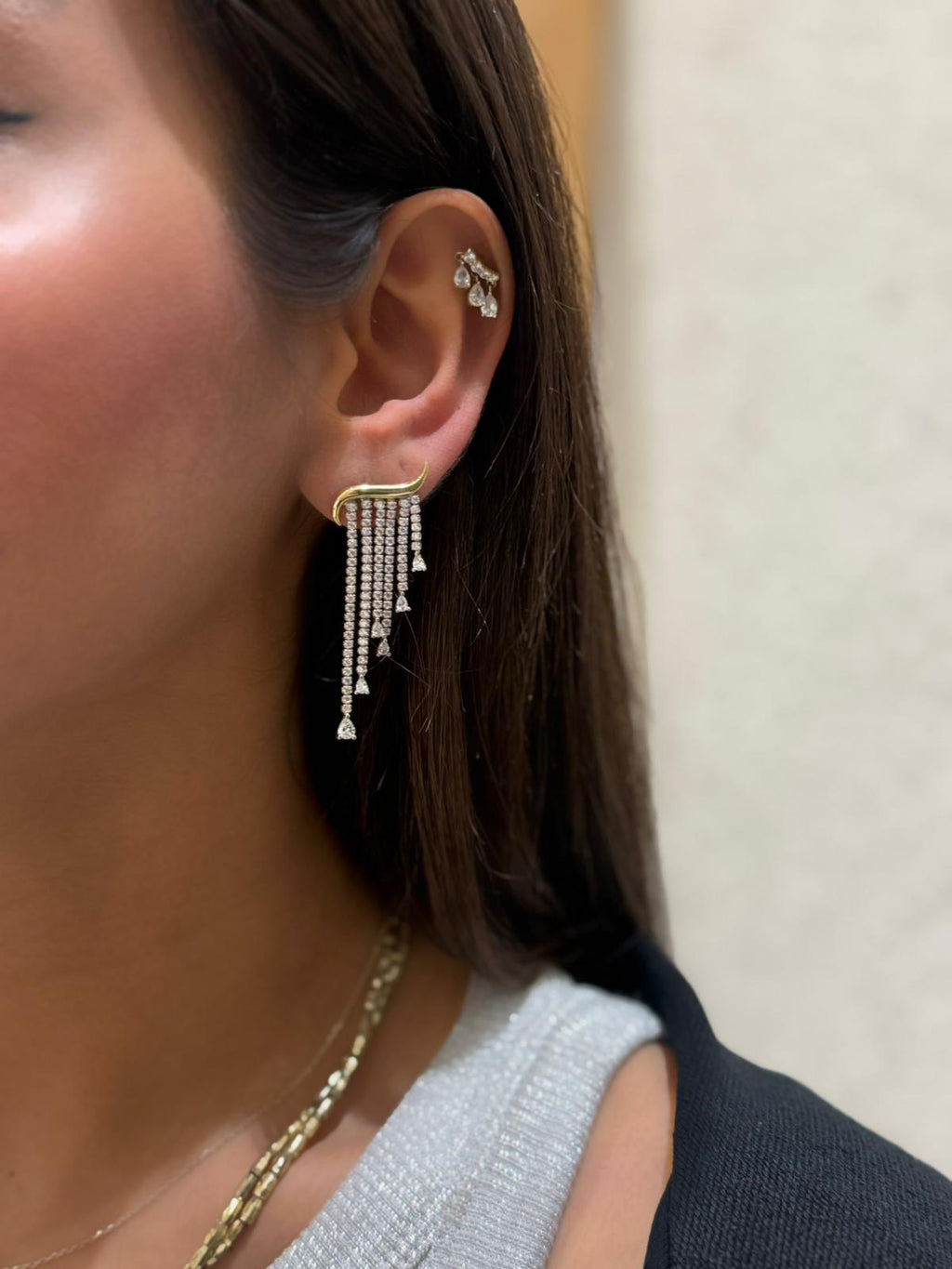 925 Ayar İthal Gümüş Üzeri Altın Kaplama | İthal Crystal Flow – Taşlı Uzun Sallantılı Küpe (Ear Cuff)