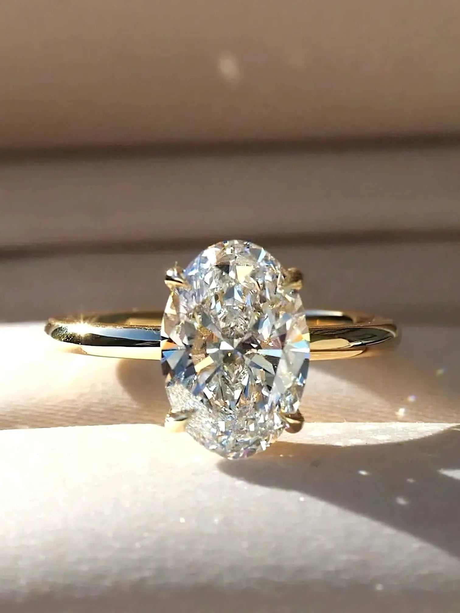 925 Ayar İthal Gümüş Üzeri Altın Kaplama | İthal Oval Taşlı Yüzük