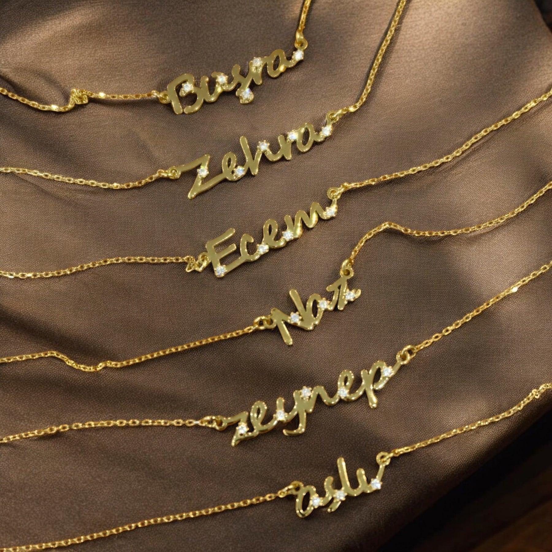 925 Ayar İthal Gümüş Üzeri Altın Kaplama | Kişiye Özel Taşlı İsim Kolye