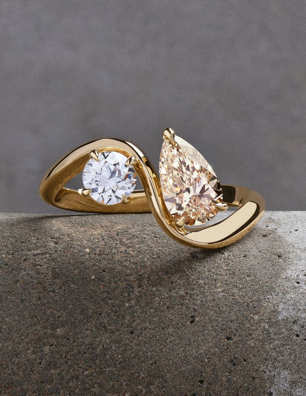 925 Ayar İthal Gümüş Üzeri Altın Kaplama | Mozanit Taşlı S Yüzük