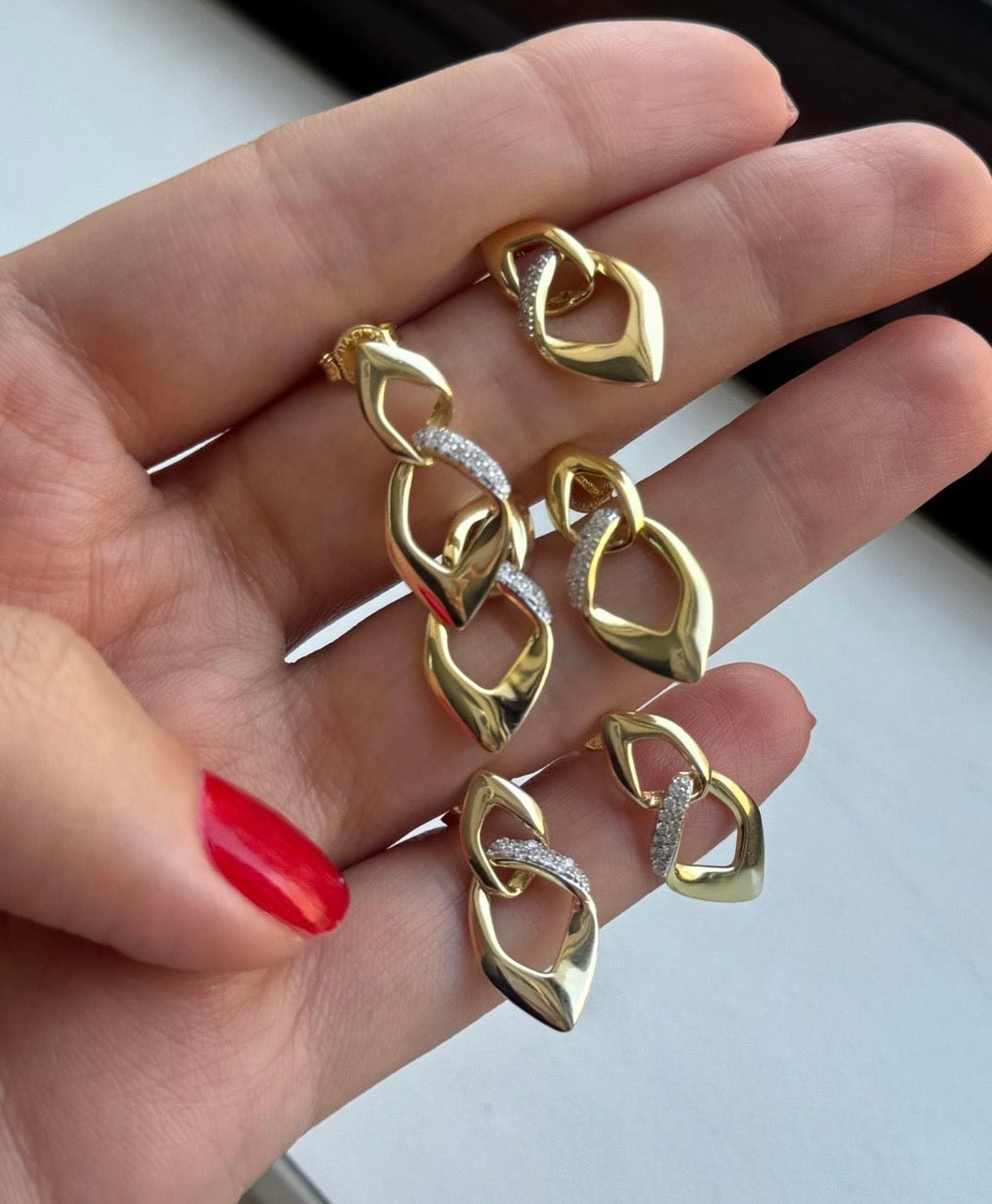 925 Ayar İthal Gümüş Üzeri Altın Kaplama | Yeni Taşlı Sonsuz Küpe