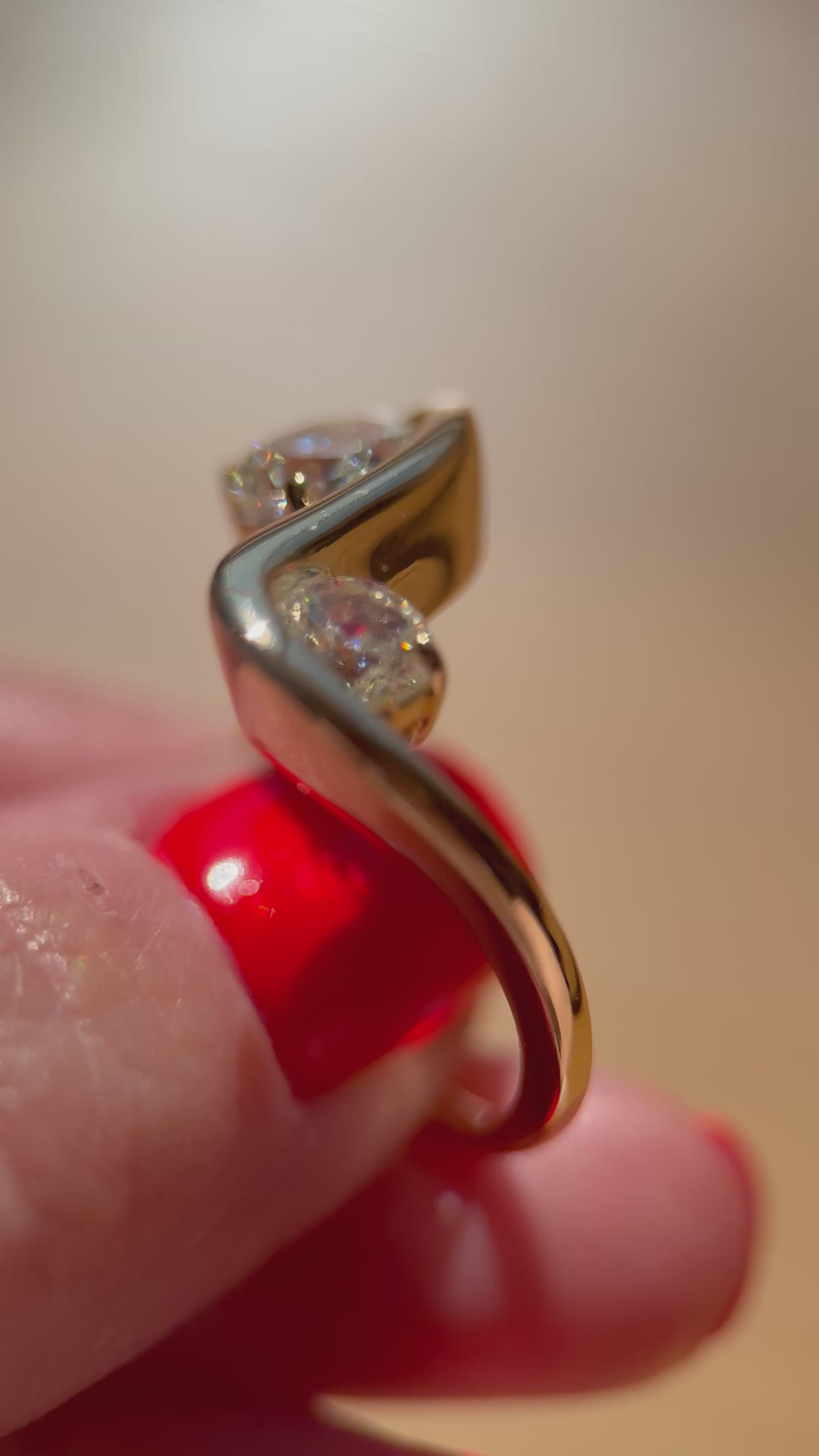 925 Ayar İthal Gümüş Üzeri Altın Kaplama | Mozanit Taşlı S Yüzük